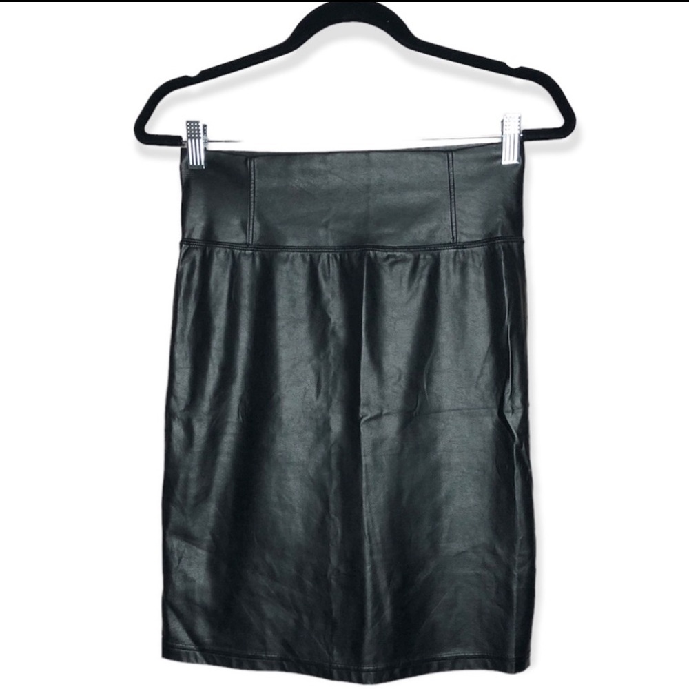 Wilfred Aritzia Faux Leather Skirt Size Medium